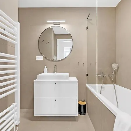 The Cozy Pearl - Light, Style & Balcony Comfort *