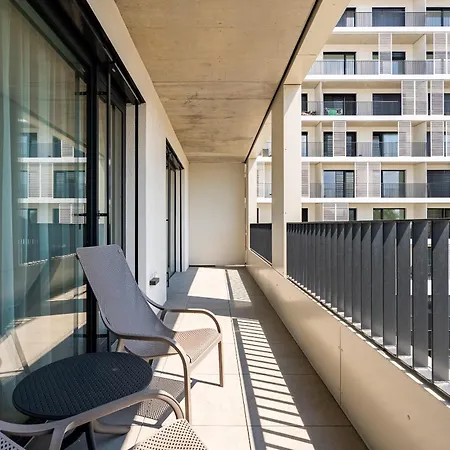 The Cozy Pearl - Light, Style & Balcony Comfort *
